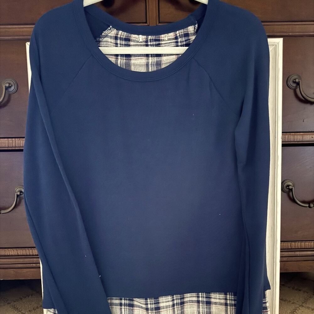 Self navy Blue long sleeved split back T-shirt with linen plaid underlay M